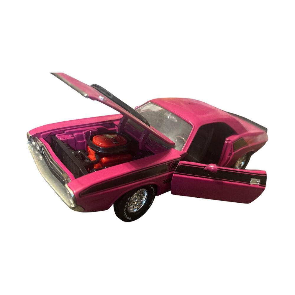 1970 DODGE CHALLENGER T/A 340 SIX PAK ERTL AMERICAN MUSCLE DIECAST PURPLE 1:18